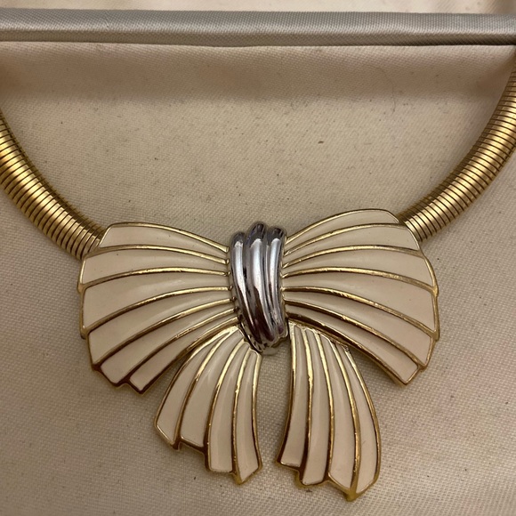 Vintage Gold Bow Necklace - Picture 2 of 5